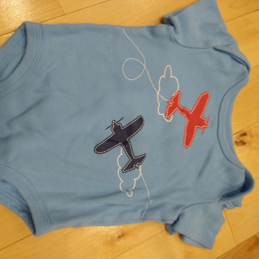 4/20$ 18m Rococo red blue airplane blue onesie bodysuit